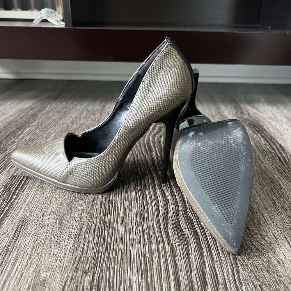 Relist - Sexy dark green and black stiletto pump heels sz 8.5